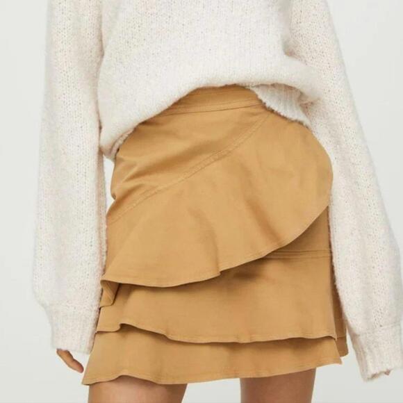 Aritzia Sunday Best Tie-Front Whitney Ruffle Mini Skirt - Picture 3 of 12